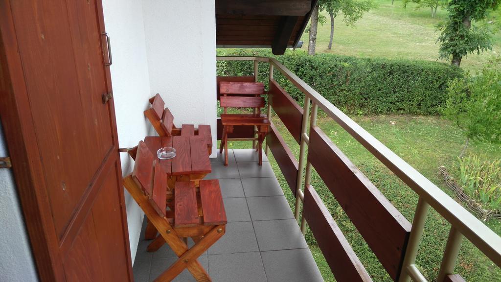 Guest House Kolić Drežnik Grad Extérieur photo