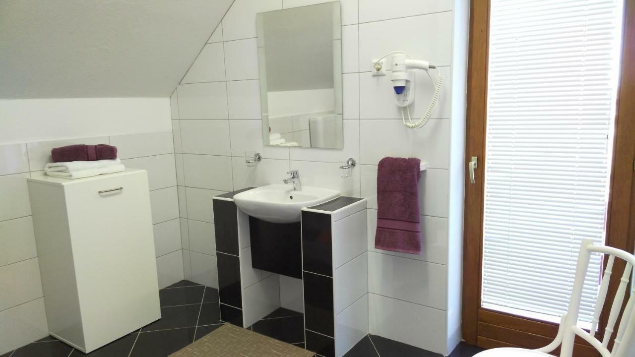 Guest House Kolić Drežnik Grad Extérieur photo