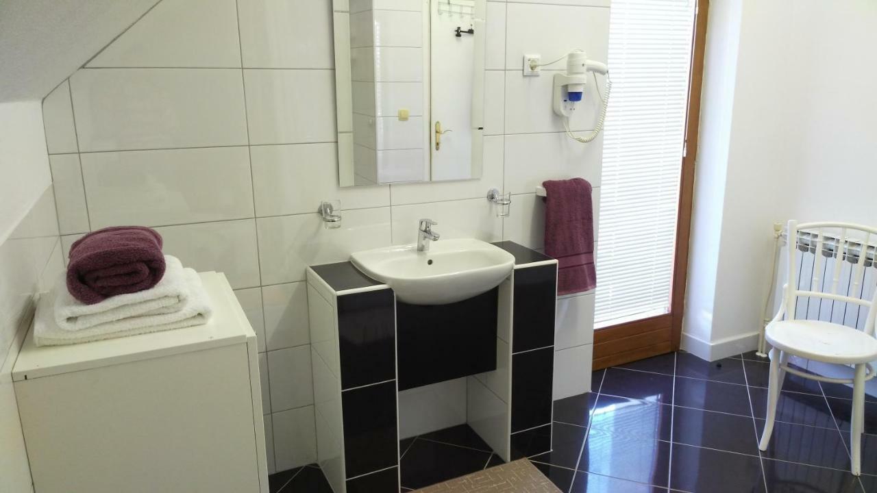 Guest House Kolić Drežnik Grad Extérieur photo